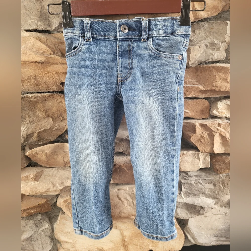 EUC 2T Oshkosh B'gosh Classic Blue Jeans